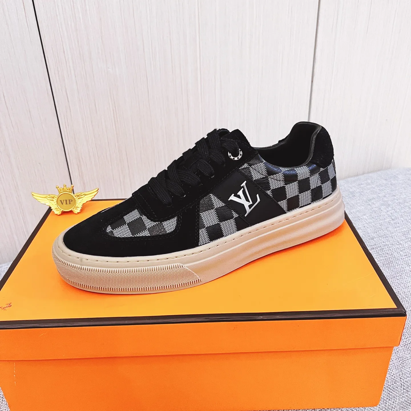 🚘🚘Factory batch 400💰[LV]🔥Louis Vuitton, high-end men's shoes brand, official website 1:1 latest masterpiece: the upper is made of first-layer cowhide imported from Italy with a comfortable and breathable lining➕original non-slip and wear-resistant outsole🔥, making walking more convenient and comfortable! An exclusive new model, a stunning work, a beautiful 1:1 replica [color] compared to the official quality! Create a fashionable personality to set off your uniqueness! A must-have for trendy men! Classic🔥Size: 38-44 Color: 🔥 2⃣️colors available🔥